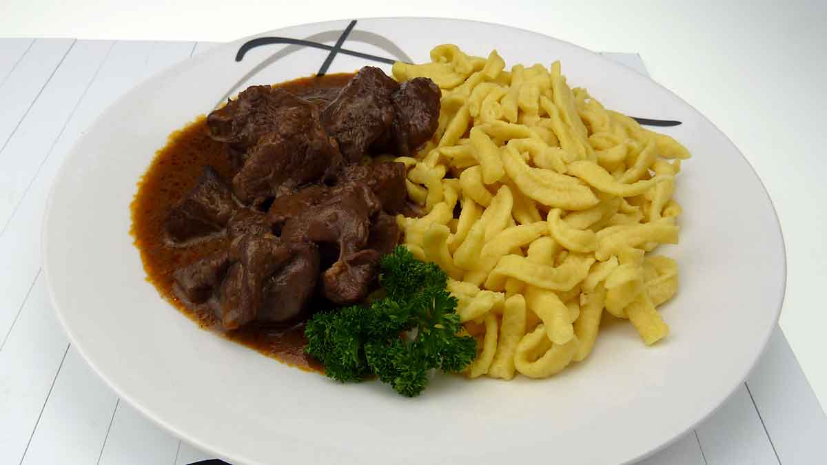 Rotwein-Gulasch